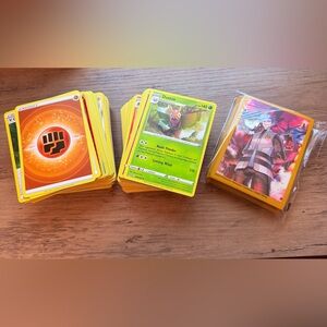 POKÉMON COMMON CARD LOT OVER 200 CARDS AND NEW PACK OF SLEEVES!
